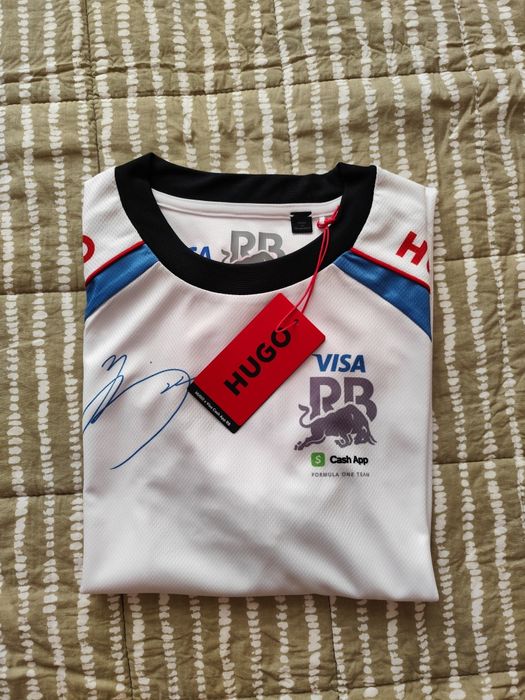 Acesta este un tricou polo Hugo x Visa Cash App Red Bull F1 2025