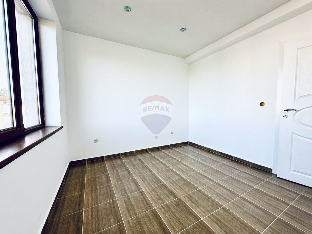 Продава се Многостаен апартамент в с. Кранево, Област Добрич - 155 кв.м за 800 €/кв.м - Снимка #10