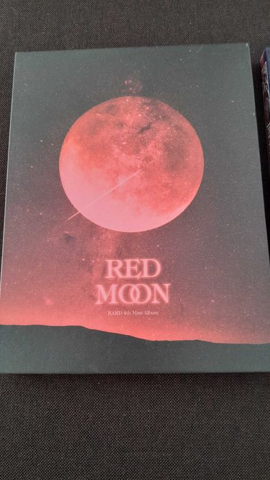 албум на Kard - Red Moon