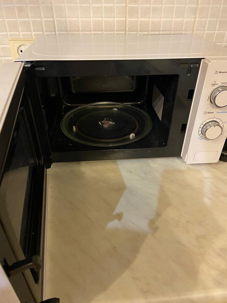 Продам микроволновку Medea