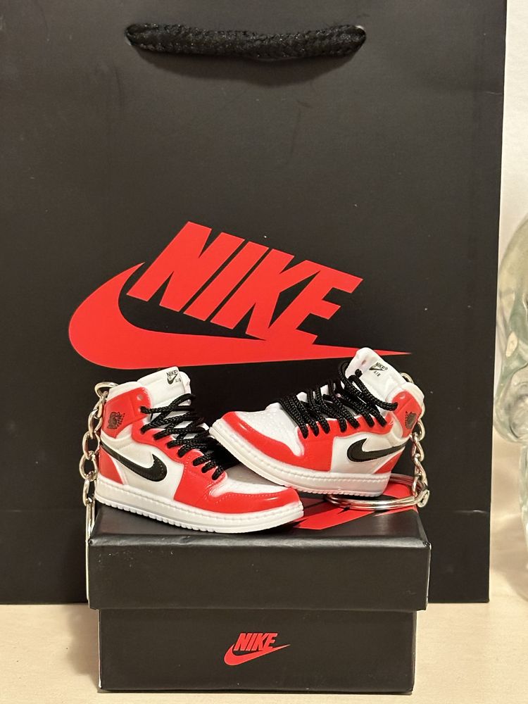Poartă-ți pasiunea la chei! Brelocuri Nike premium – ediție limitată!