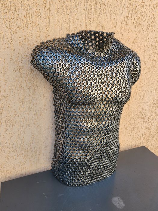 Vând Bust Artistic Unic Realizat din Piulițe Metalice Suda