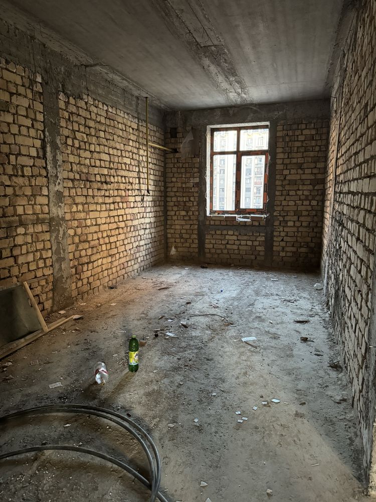 Продаю СВОЮ коробку 121 кв = 825 у.е. за кв, кадастр есть