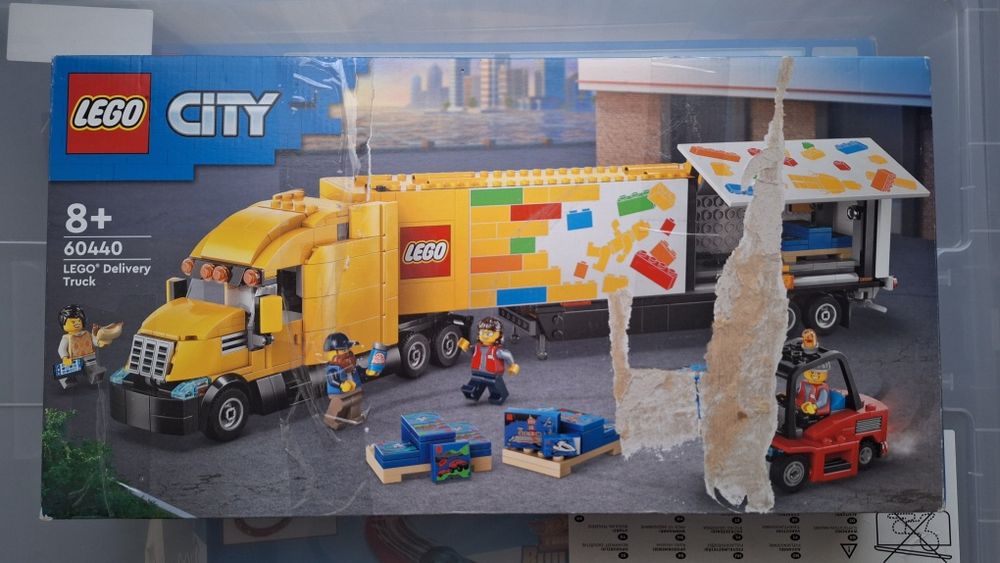 Seturi Lego noi, sigilate