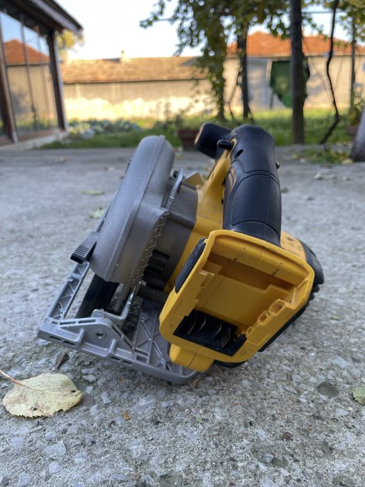 Ръчен циркуляр DEWALT