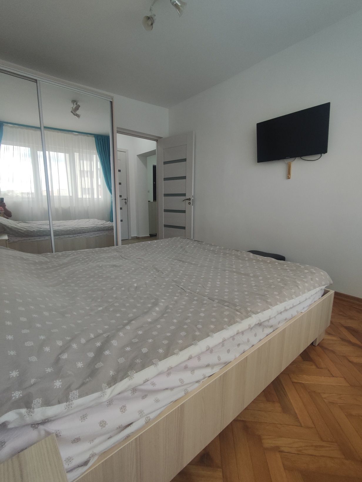 De închiriat apartament in M6 Târgoviște