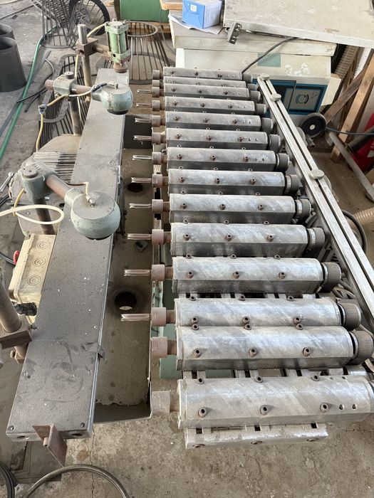 Многошпинделна осцилираща машина