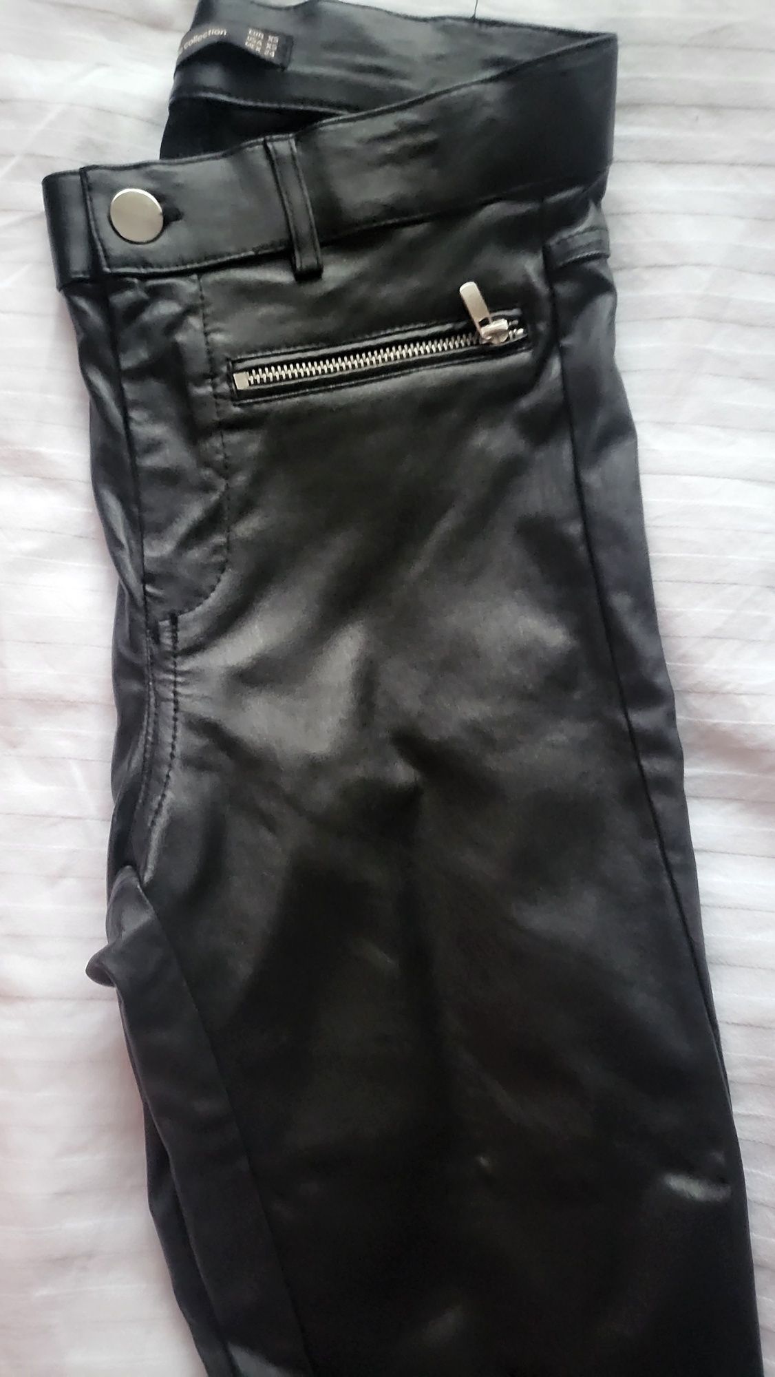 Pantaloni zara piele ecologica xs