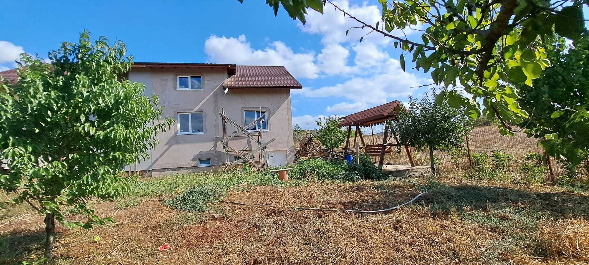 Vand casa duplex cu etaj