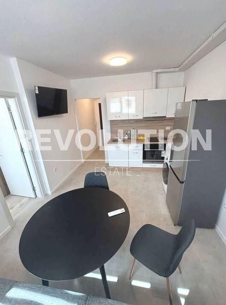 Двустаен апартамент в района на м-т Константин и Елена!