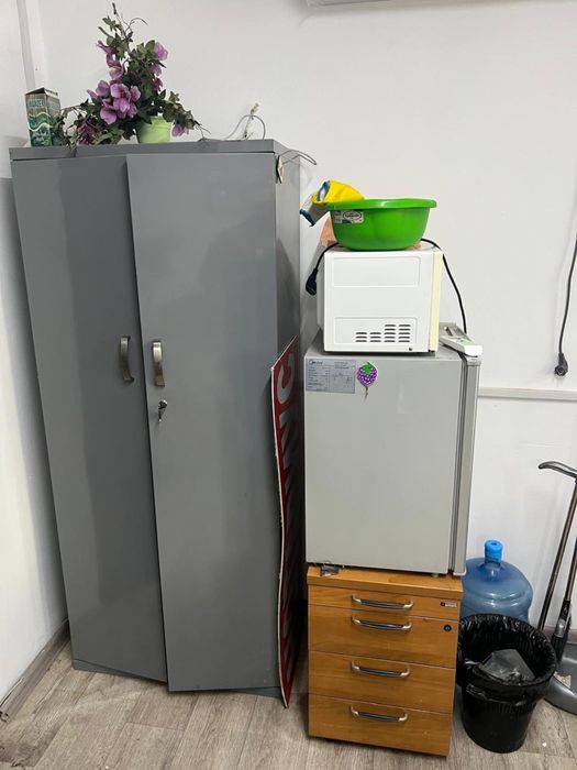 продается мебель - кабинет руководителя и ассистента