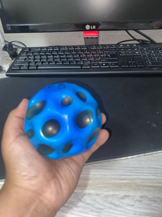 Мячик-попрыгунчик в хорошем состоянии