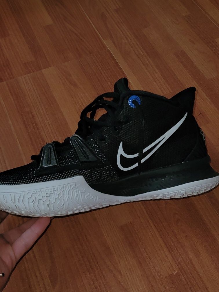 Pantofi Nike pentru bărbați Kyrie 7 Negru/Alb