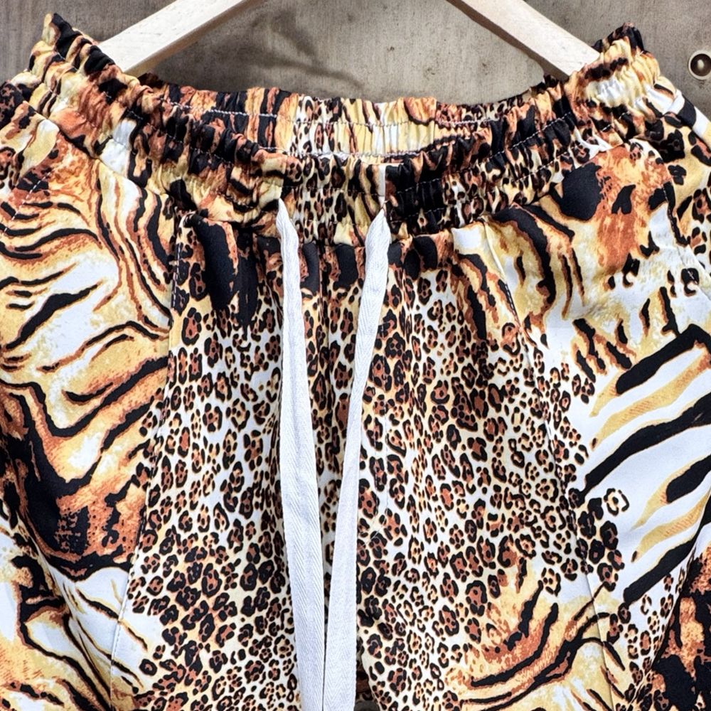 Pantaloni scurti Animal print! Cu șnur lung! Calitate TOP