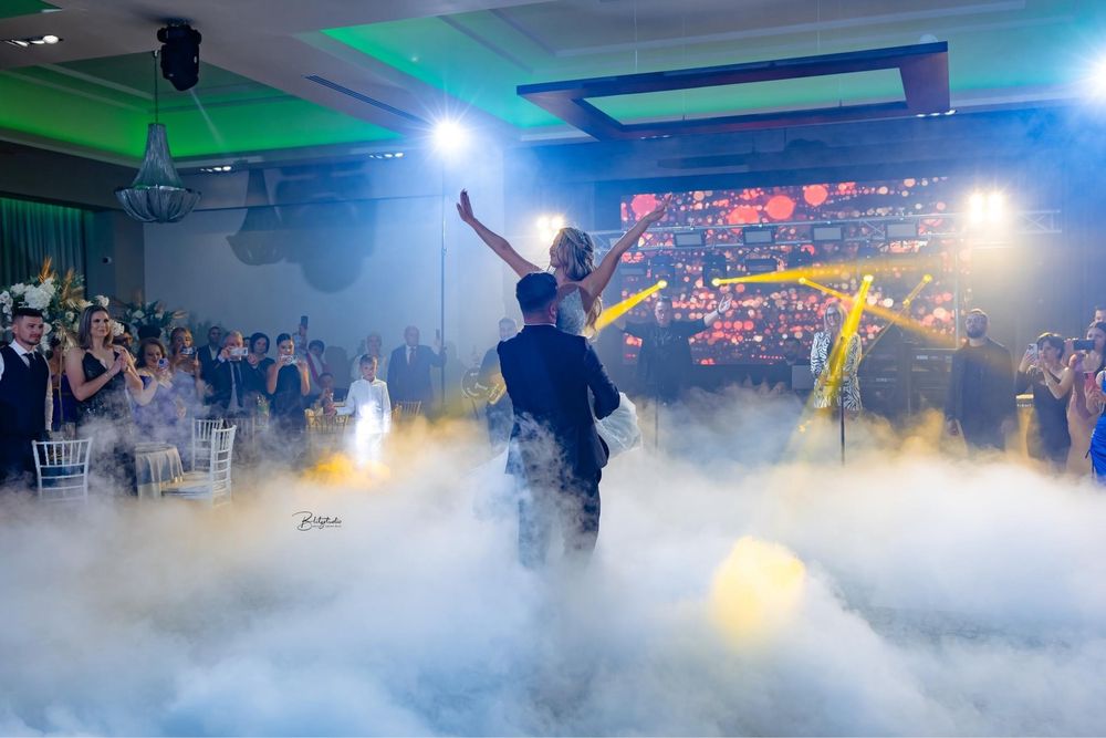 Fum greu, masina cu balone și mărturii din ceară