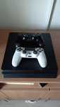 Vând PlayStation Slim și Xbox one X