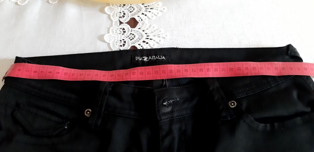 Pantaloni negri purtați o singură dată!