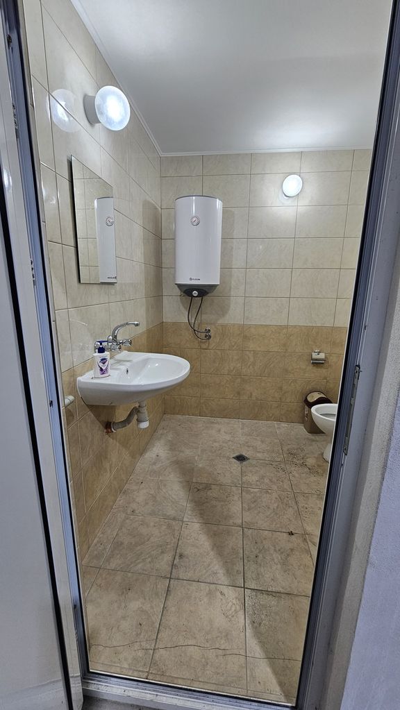 Дава се под наем Склад в Пловдив, Индустриална зона - Север - 450 кв.м за 2091 € - Снимка #6