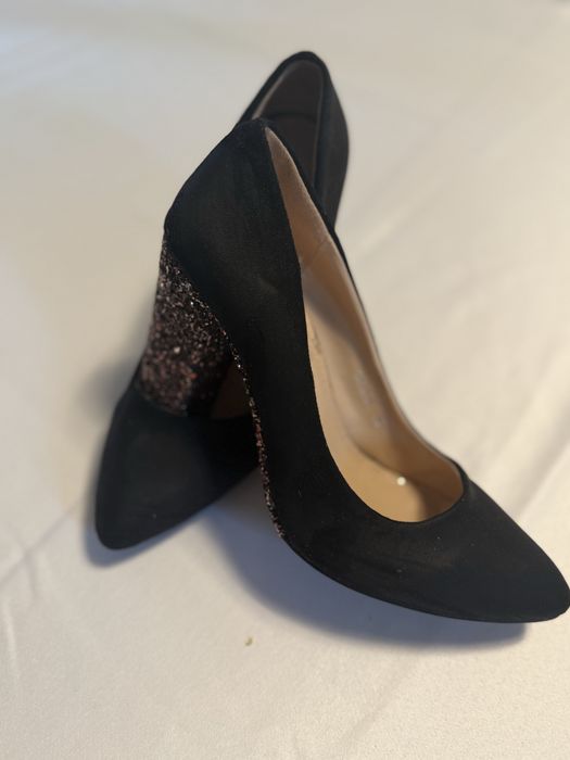 Pantofi eleganți cu toc cu sclipici, mărimea 36, stare excelentă