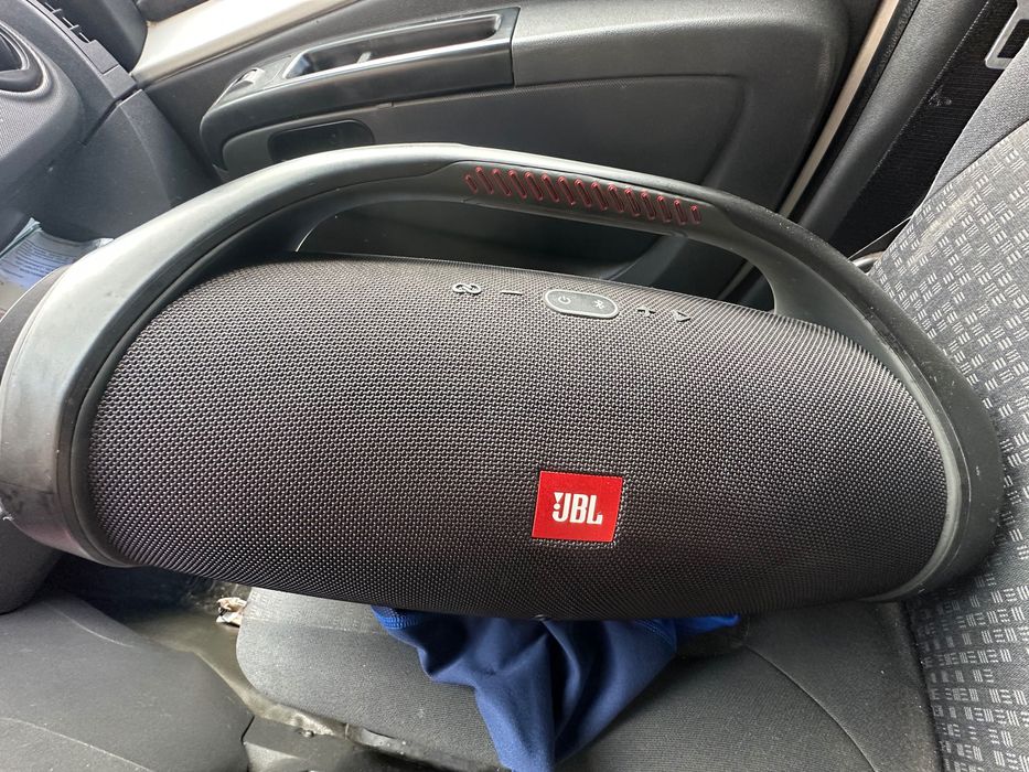 Тонколона Jbl boombox 2