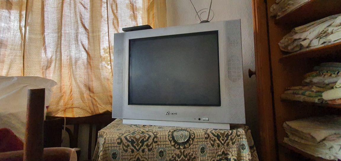 Стар телевизор - работещ