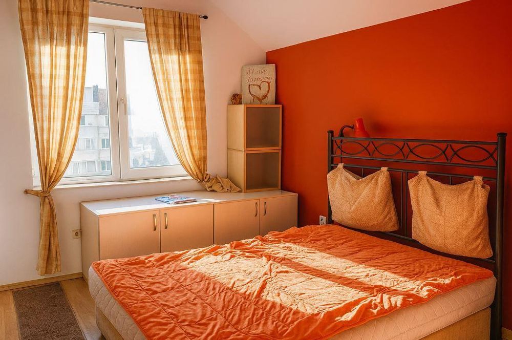 Тристаен апартамент в района на Колхозен пазар!