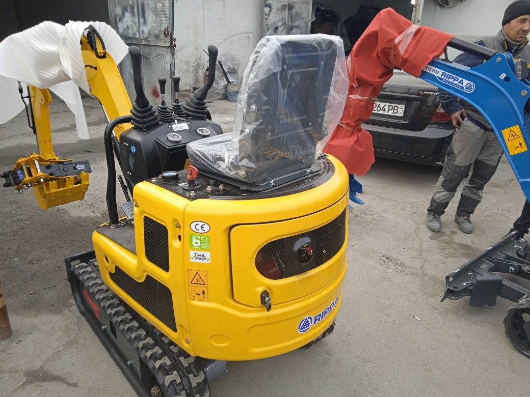 Мини экскаватор Rippa R 319 .