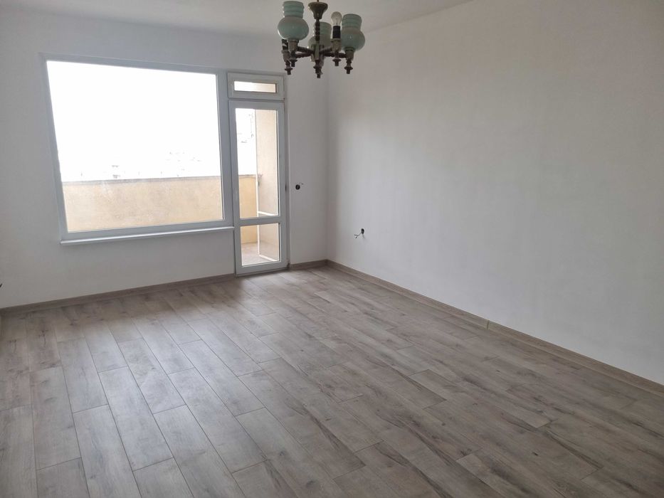 апартамент с три спални в кв.Железник