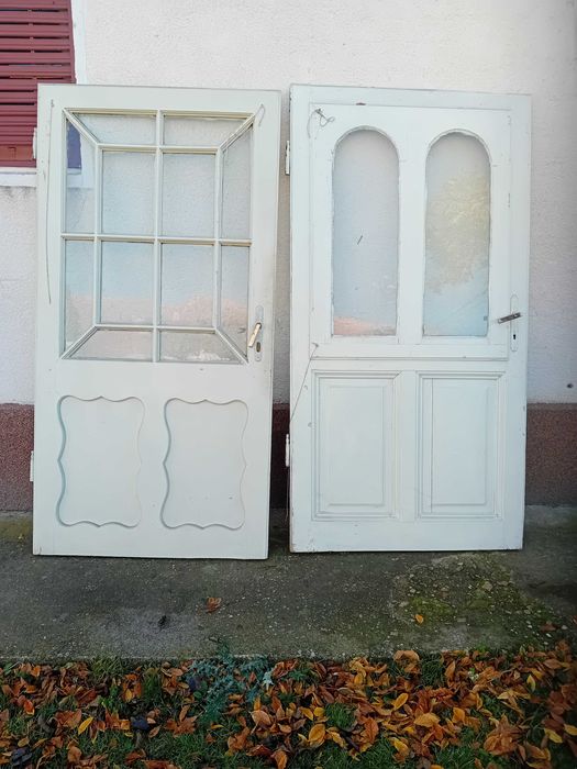 Vând uși vechi  lemn masiv