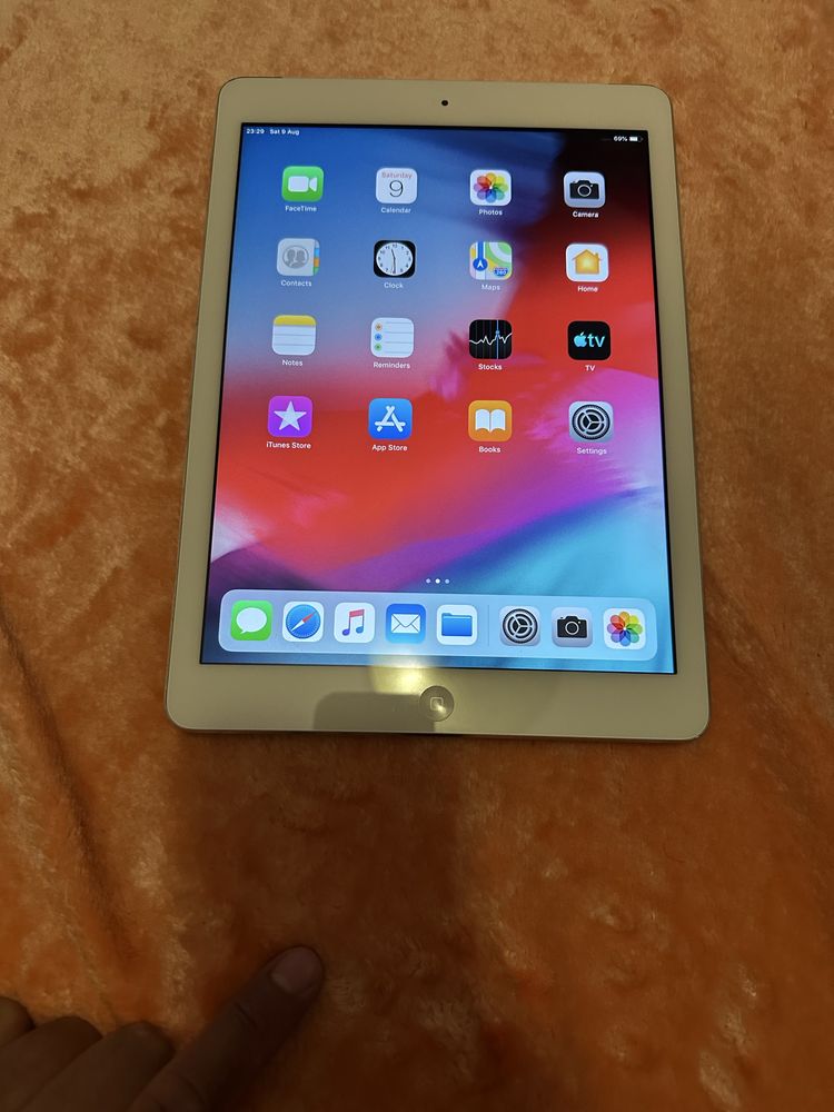 iPad Air 64 GB carrier