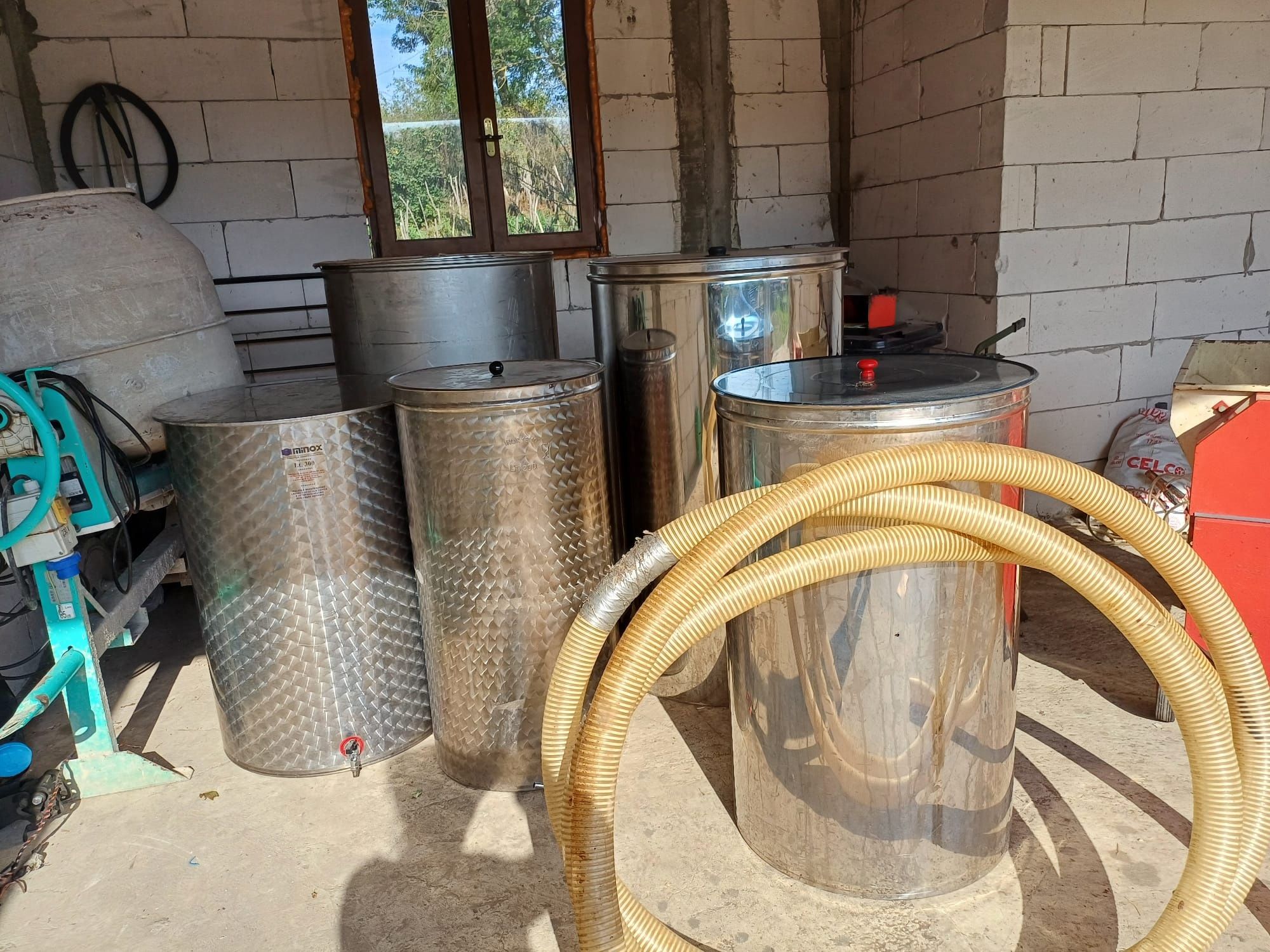 Butoi inox 500lt pentru vin cu plutitor pe paraffina
