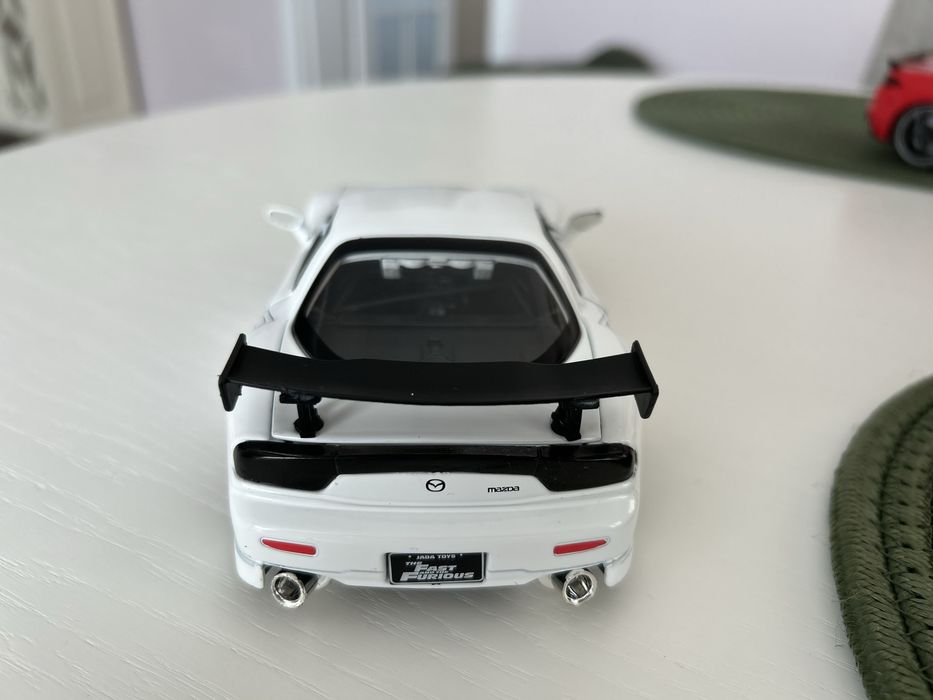 Jada macheta Mazda RX7 scara 1/24 din filmul Fast and Furios