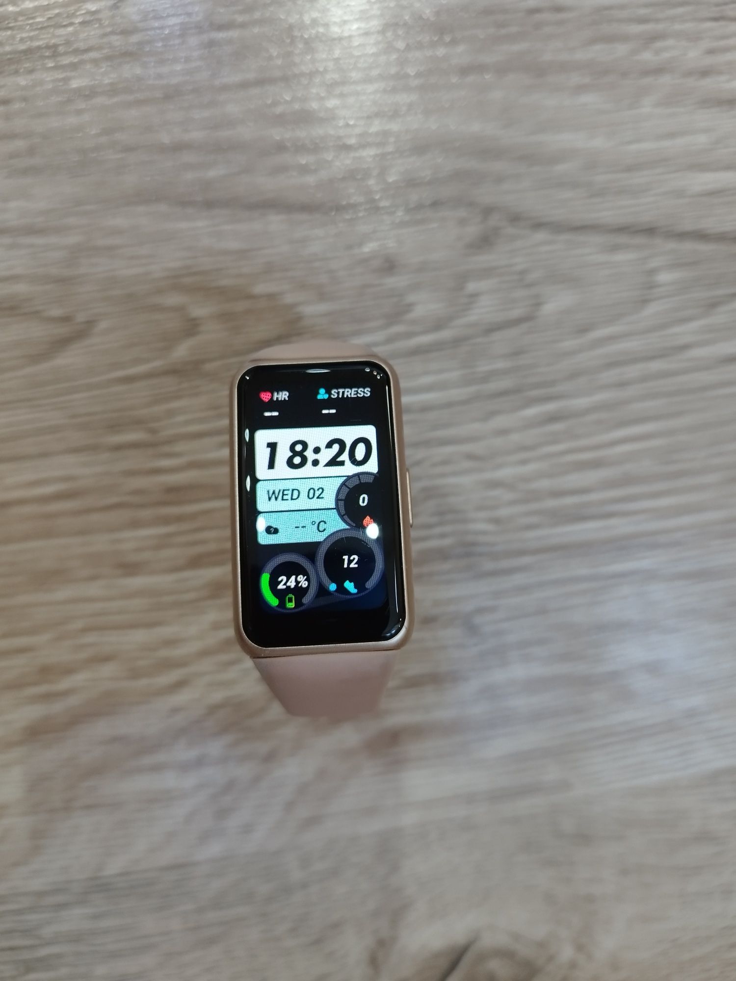 Дамска смарт гривна Huawei Band 6
