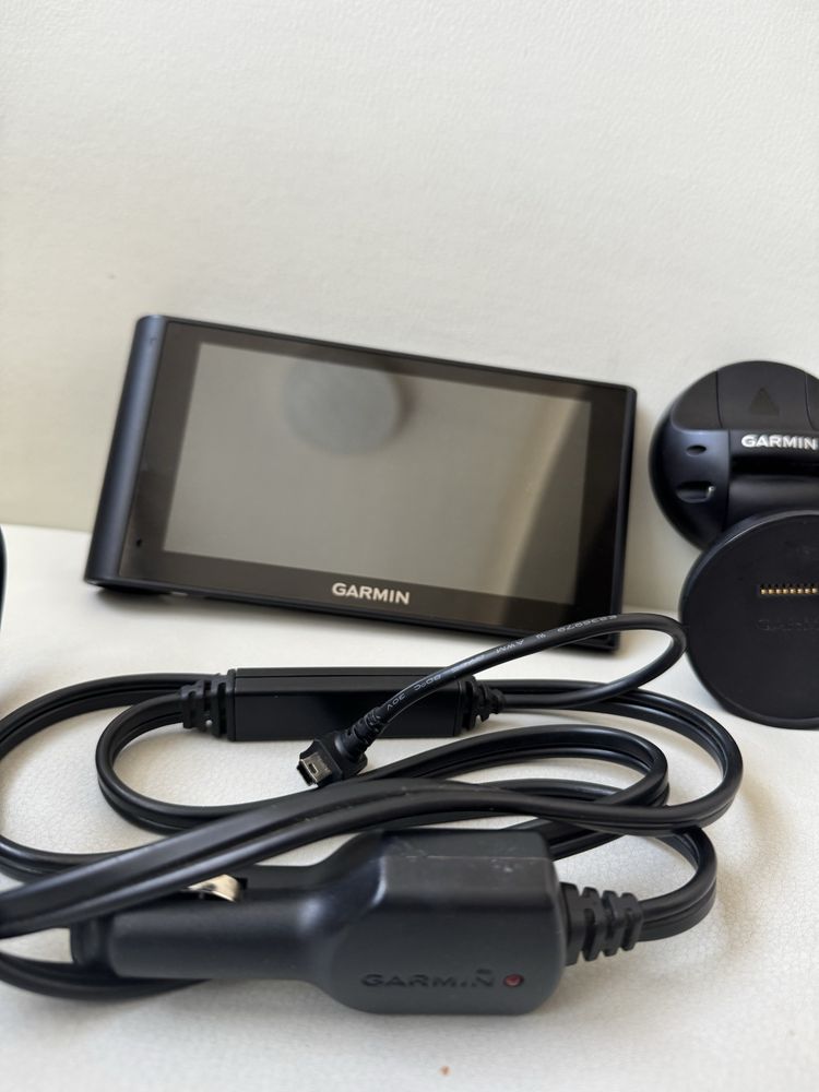 GARMIN dezlcam 6инча  за комиьон