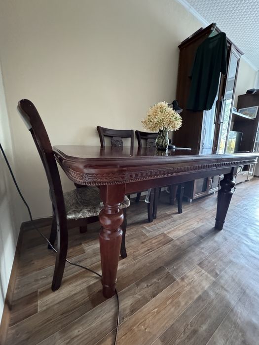 Продам стол  (красное дерево черешни)