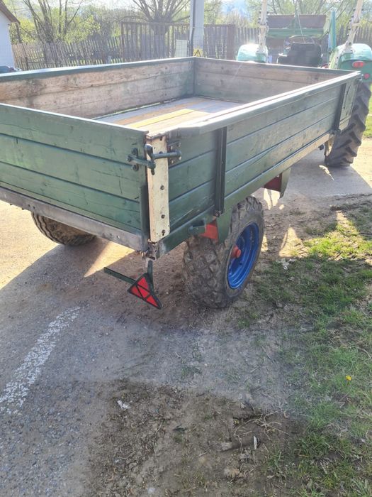 Vand doua remorci agricole