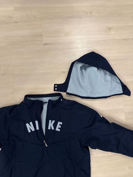 Geaca Nike cu gluga detaşabilă