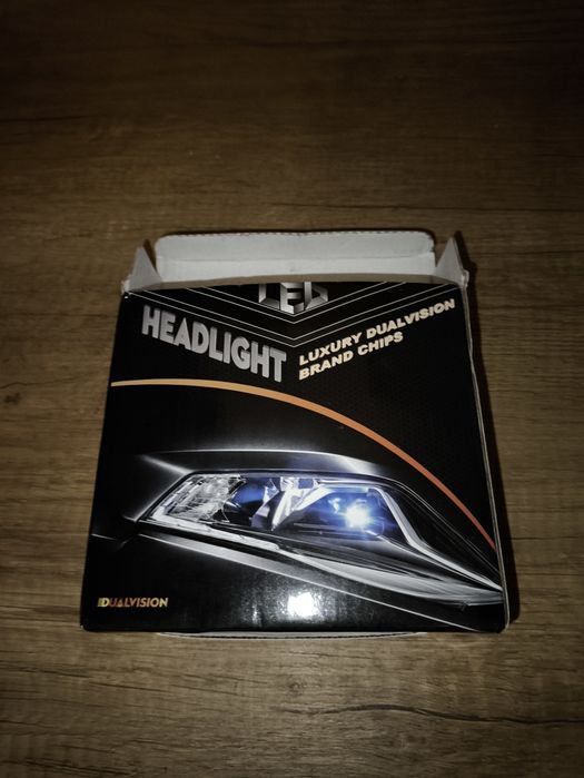 LED крушки H4 лед светлини