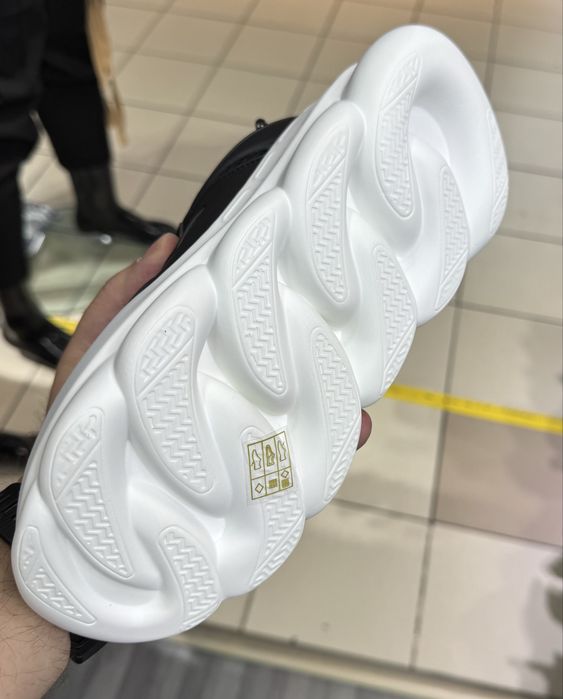 Adidasi Chain Reaction calitate superioara!
