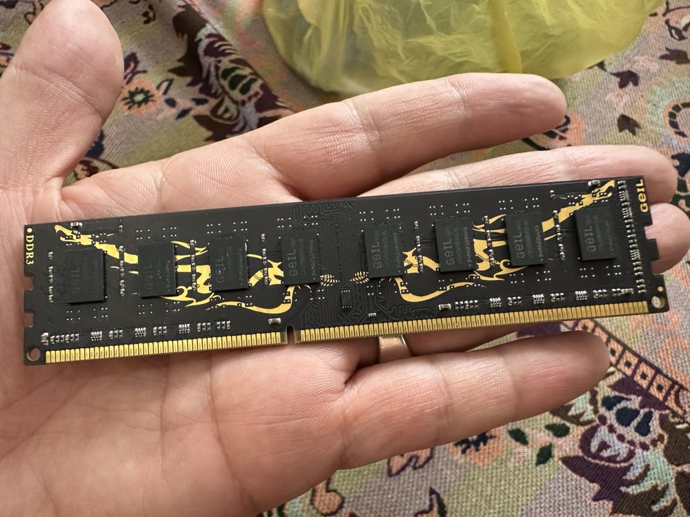 Озу оперативная память 8 gb DDR 3