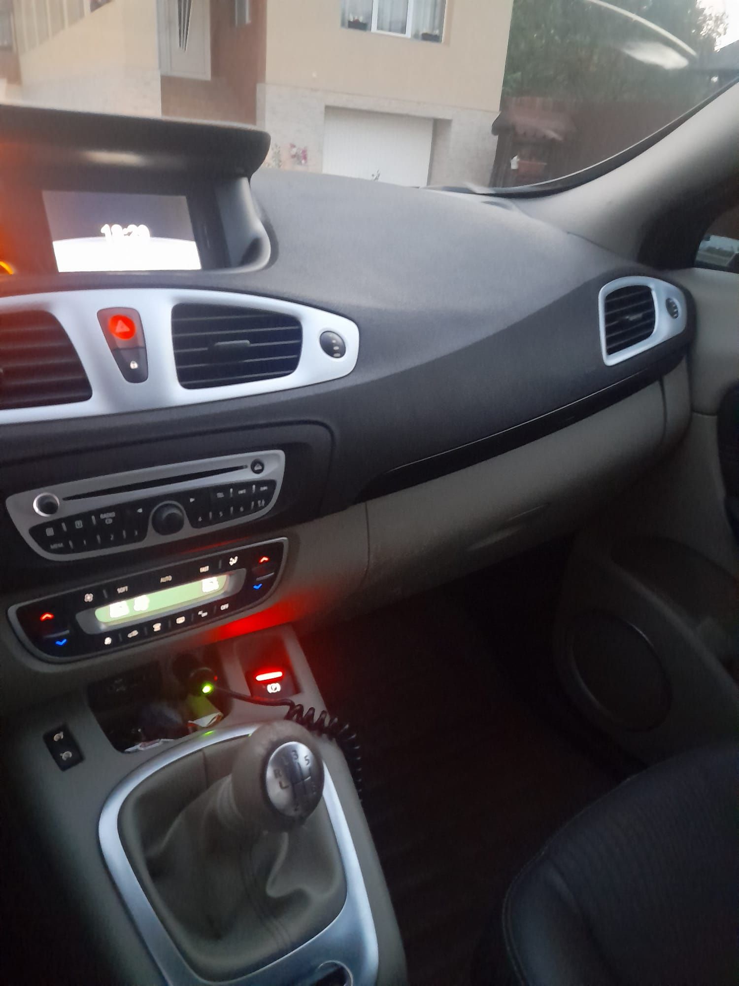 Vând Renault Grand Scenic sau schimbat  cu mașina automata