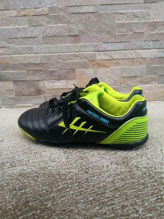 Футболни обувки (Стоножки)