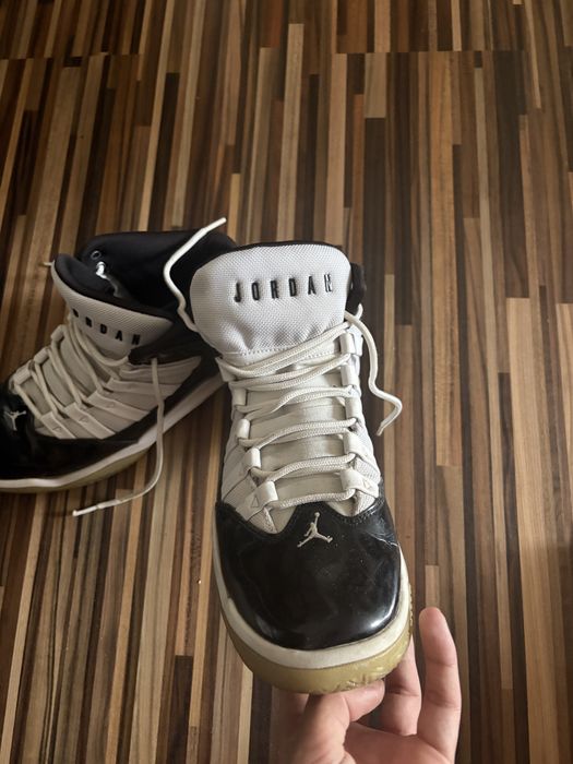 Vand jordan 100% original pentru detali in privat