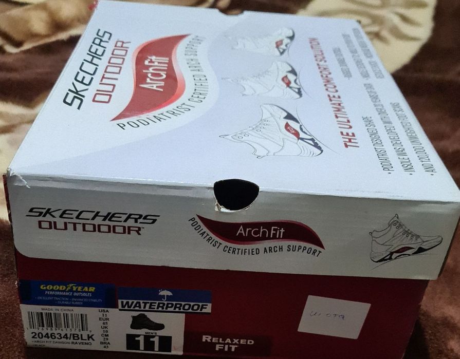 Skechers etigi sotiladi