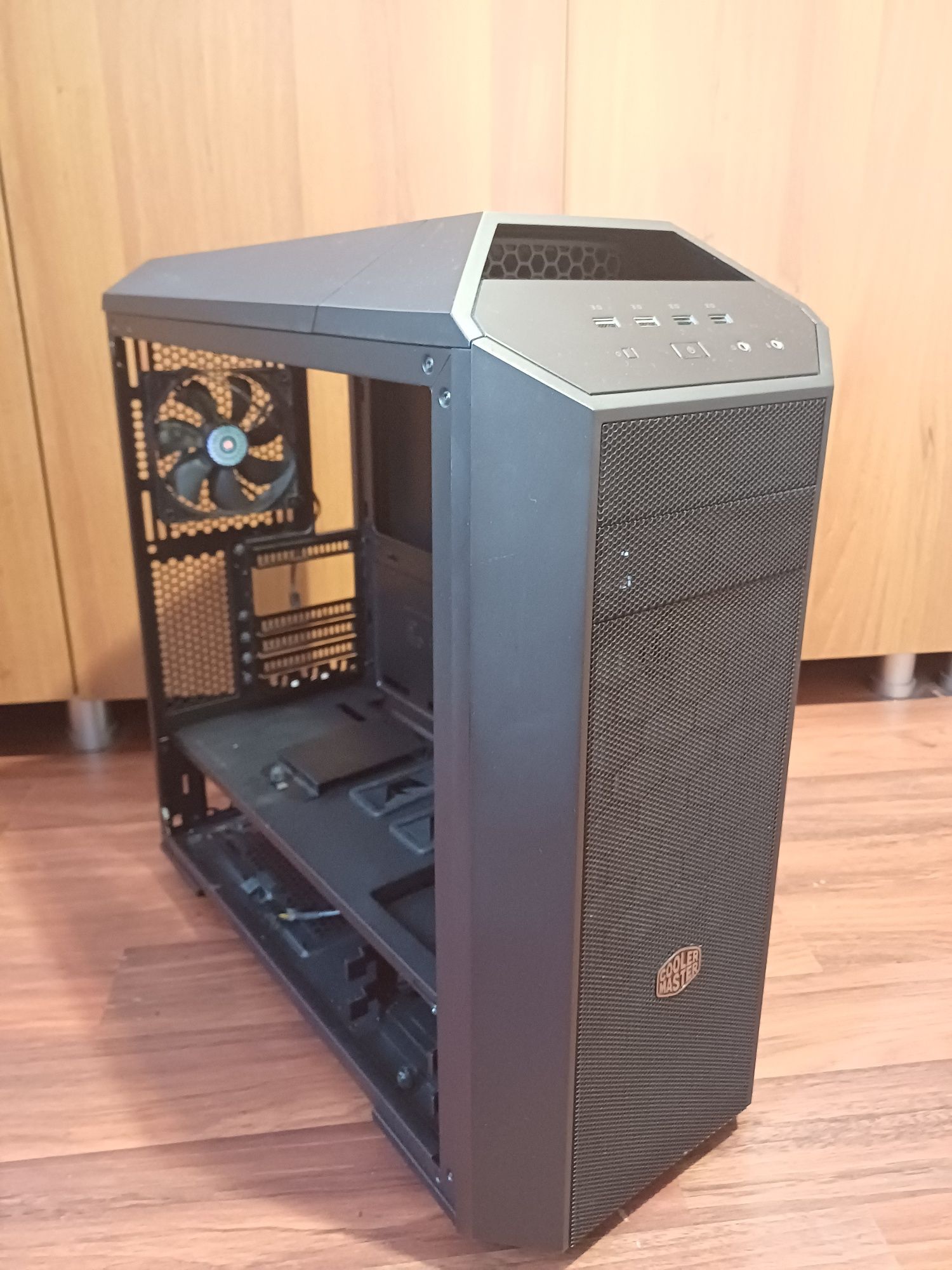 Carcasa cooler master mc500p