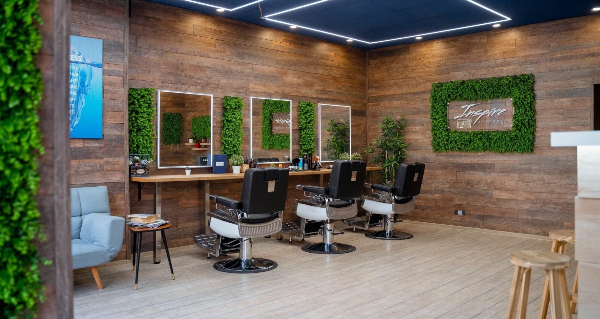 Scaun de frizerie de închiriat într-un salon cu 3000+ clienți