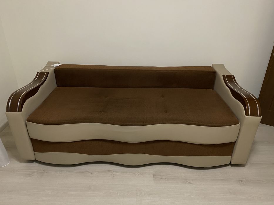 Canapea extensibilă modernă, confortabilă și practică