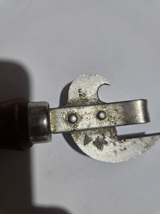 Ретро отварачка с дървена дръжка