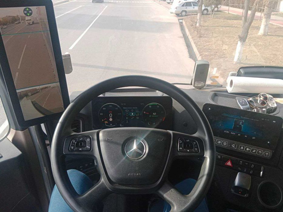 Паровоз Mercedes actors 2542, год выпуска 2020г