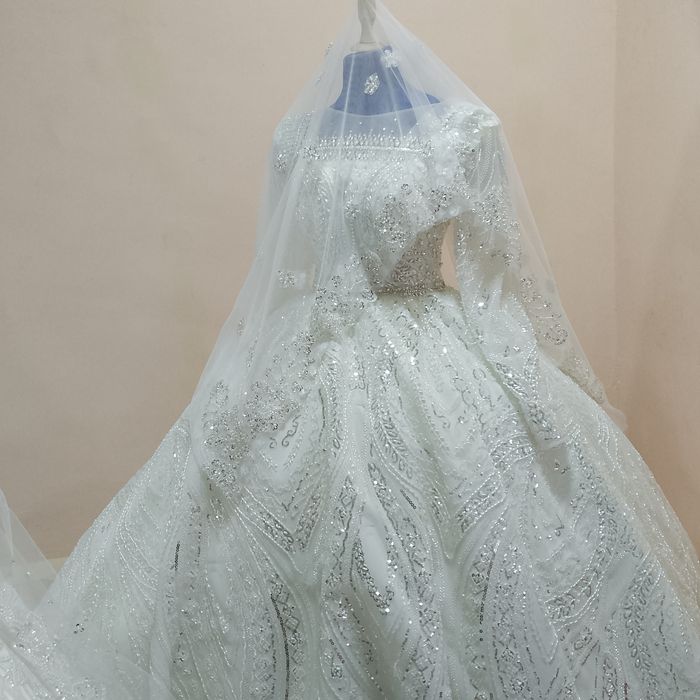 Келин куйлаклар сотилади, арзон бервораман янги